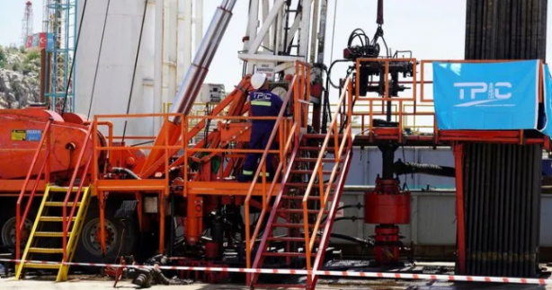 Foto - Kuyular açılıyor! Petrol için start verildi