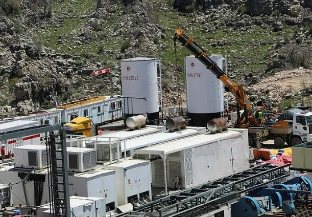 Foto - Kuyular açılıyor! Petrol için start verildi