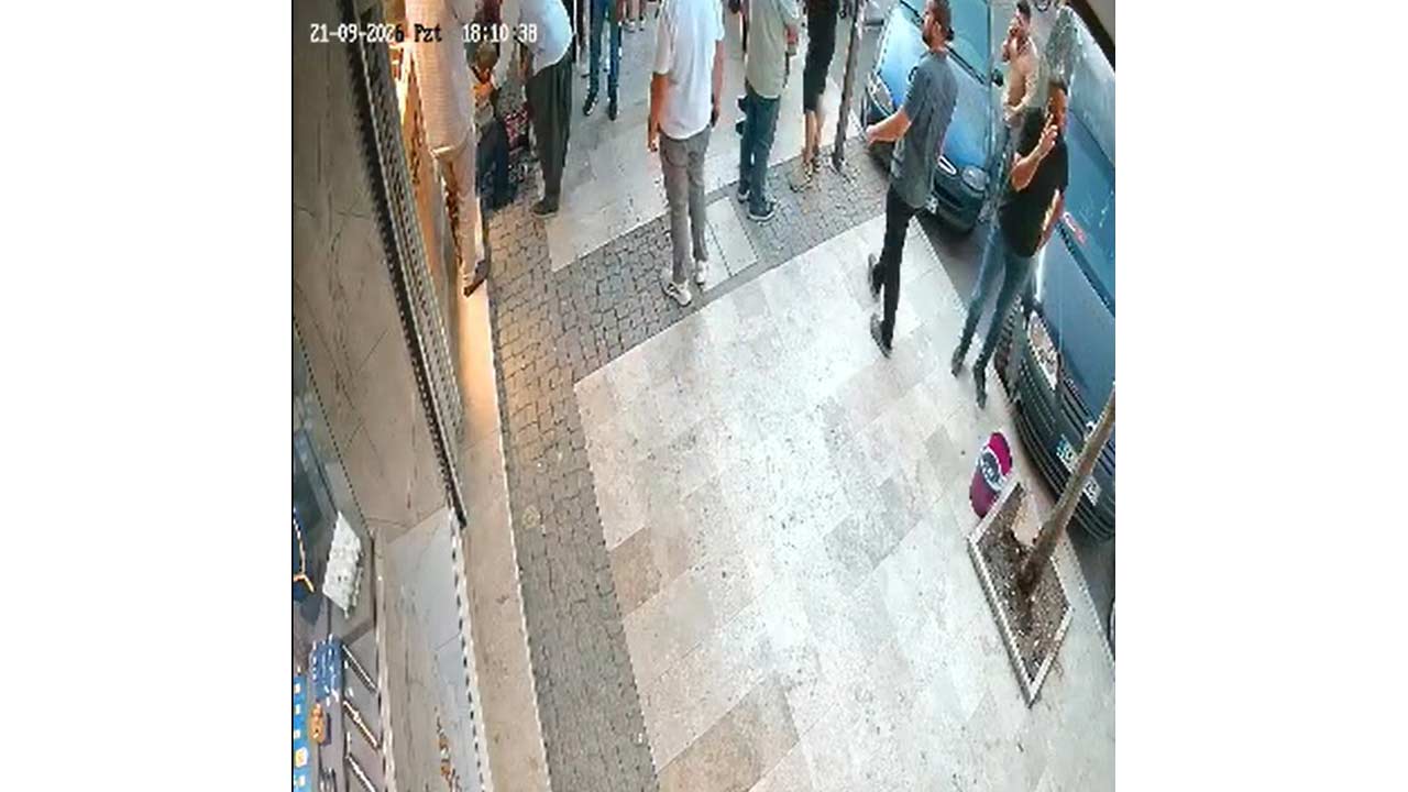 Kuyumcu soygunu dehşeti! Maskeli soyguncu esnafın cesaretine tokadı yedi, altınları alamadan kıskıvrak yakalandı!