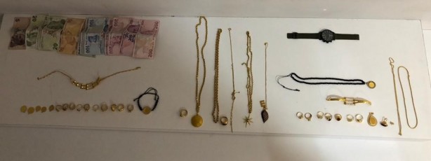 Foto - Kuyumcuların enkazdan altınlarını çalıp bakın ne yapmışlar! Yağmacılardan büyük namussuzluk