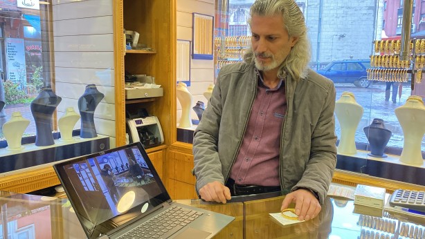 Foto - Kuyumcuya bu notu bırakıp bileziği çaldı!