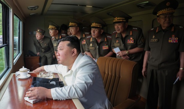 Foto - Kuzey Kore lideri Kim: "Orduyu yeni topçu silahları ile donatın"