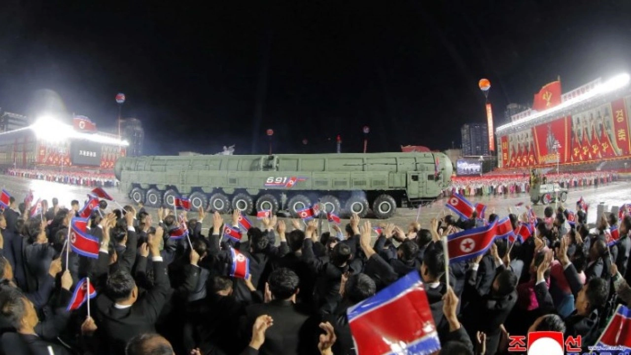 Foto - Kuzey Kore, yeni geliştirdiği füzesini dünyaya tanıttı