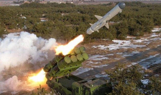 Foto - Kuzey Kore yine bir şeyler deniyor! Bu sefer o füzeyi test etti