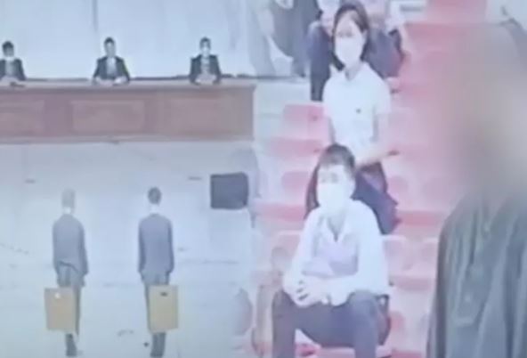 Kuzey Kore'de dünyayı şoke eden görüntüler! 16 yaşındaki iki genç öyle bir şeyden ceza aldı ki...