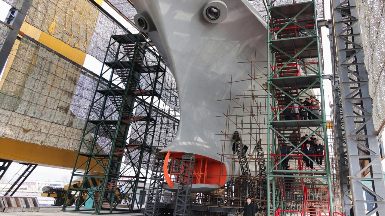 Foto - Kuzey Kore'den gövde gösterisi! Yeni nükleer denizaltının ilk görüntüleri yayınlandı!