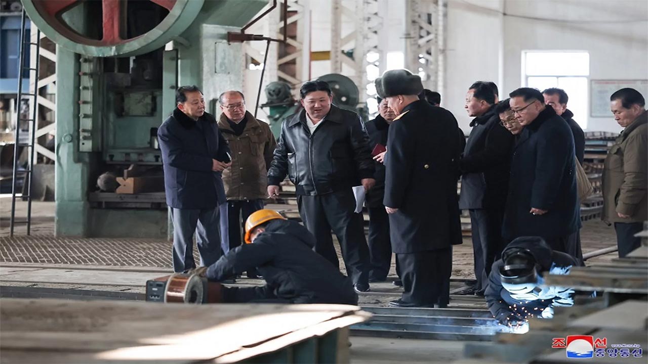 Foto - Kuzey Kore'den gövde gösterisi! Yeni nükleer denizaltının ilk görüntüleri yayınlandı!