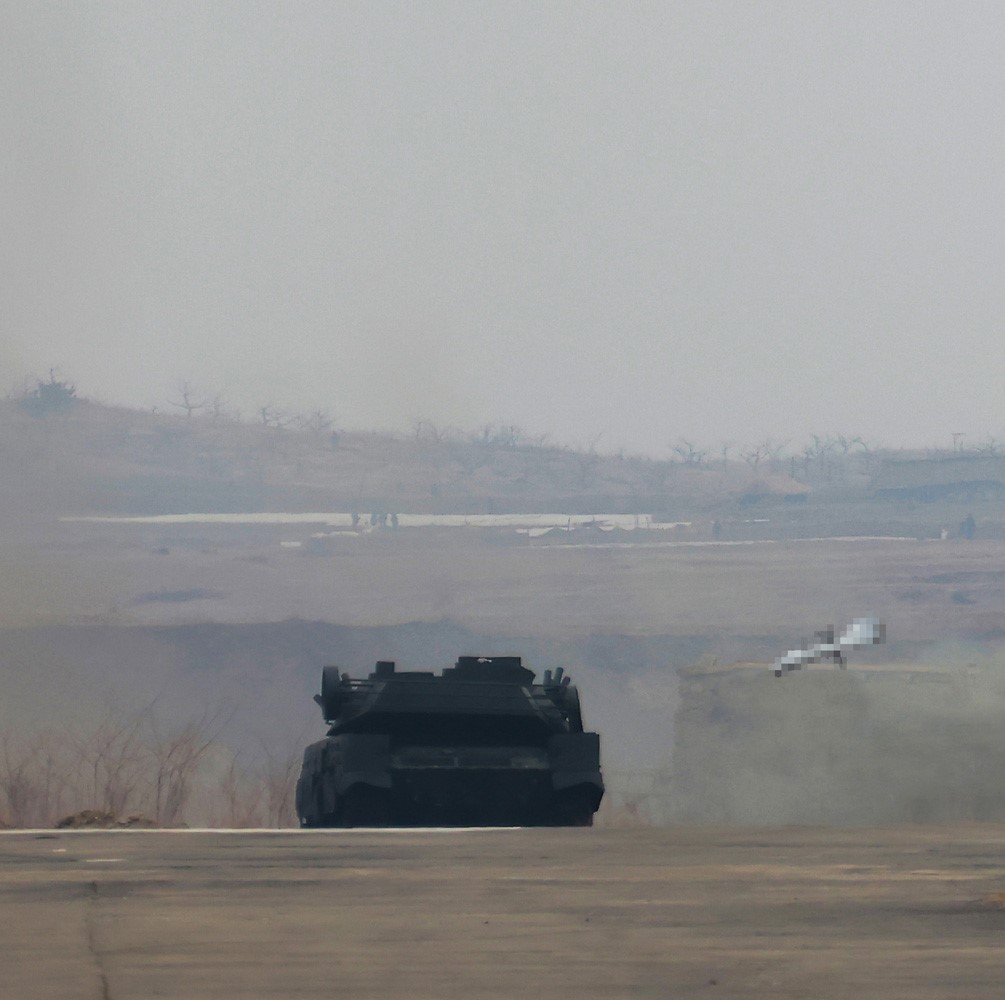 Foto - Kuzey Kore’den ne olduğu belli olmayan acayip bir uçak! Kim Jong-Un dünyaya tanıttı