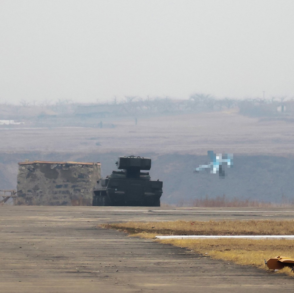 Foto - Kuzey Kore’den ne olduğu belli olmayan acayip bir uçak! Kim Jong-Un dünyaya tanıttı