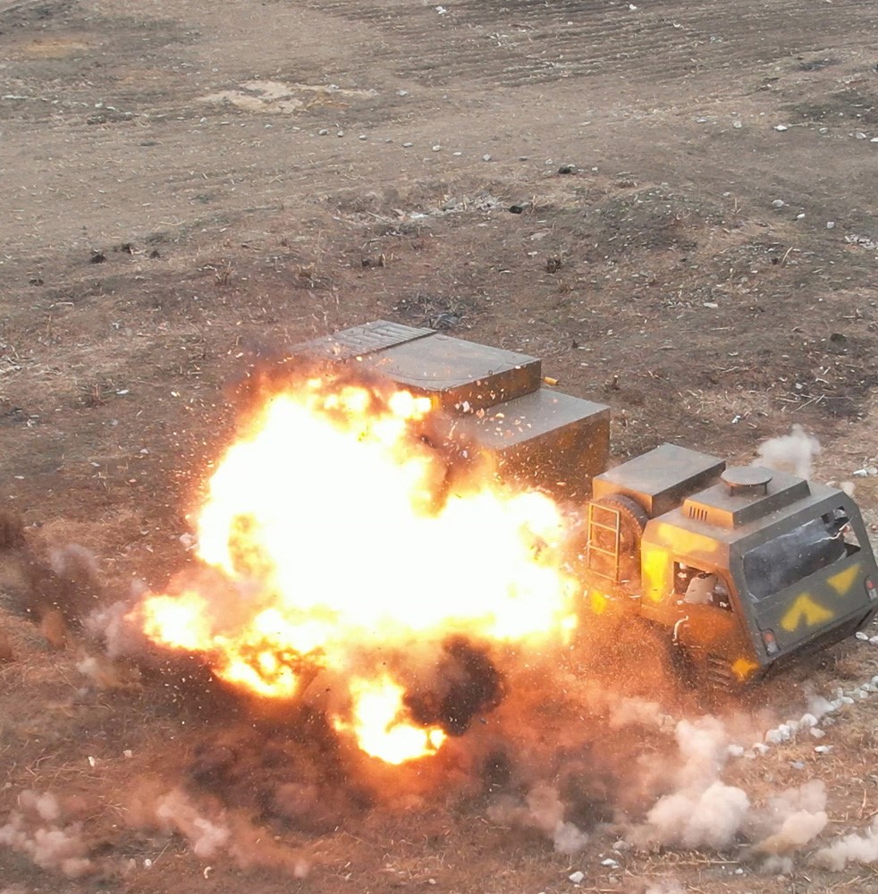 Foto - Kuzey Kore’den ne olduğu belli olmayan acayip bir uçak! Kim Jong-Un dünyaya tanıttı