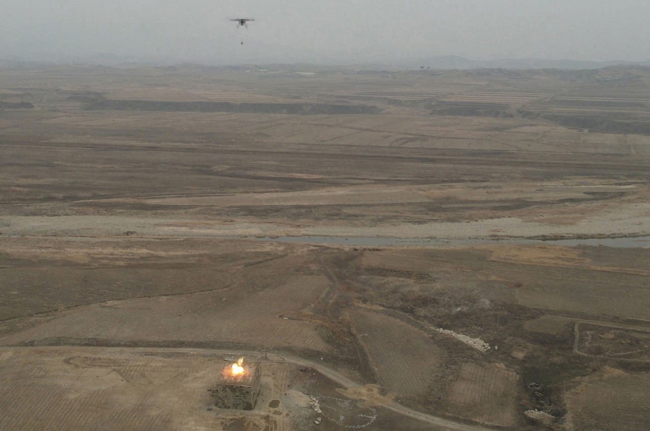 Foto - Kuzey Kore’den ne olduğu belli olmayan acayip bir uçak! Kim Jong-Un dünyaya tanıttı