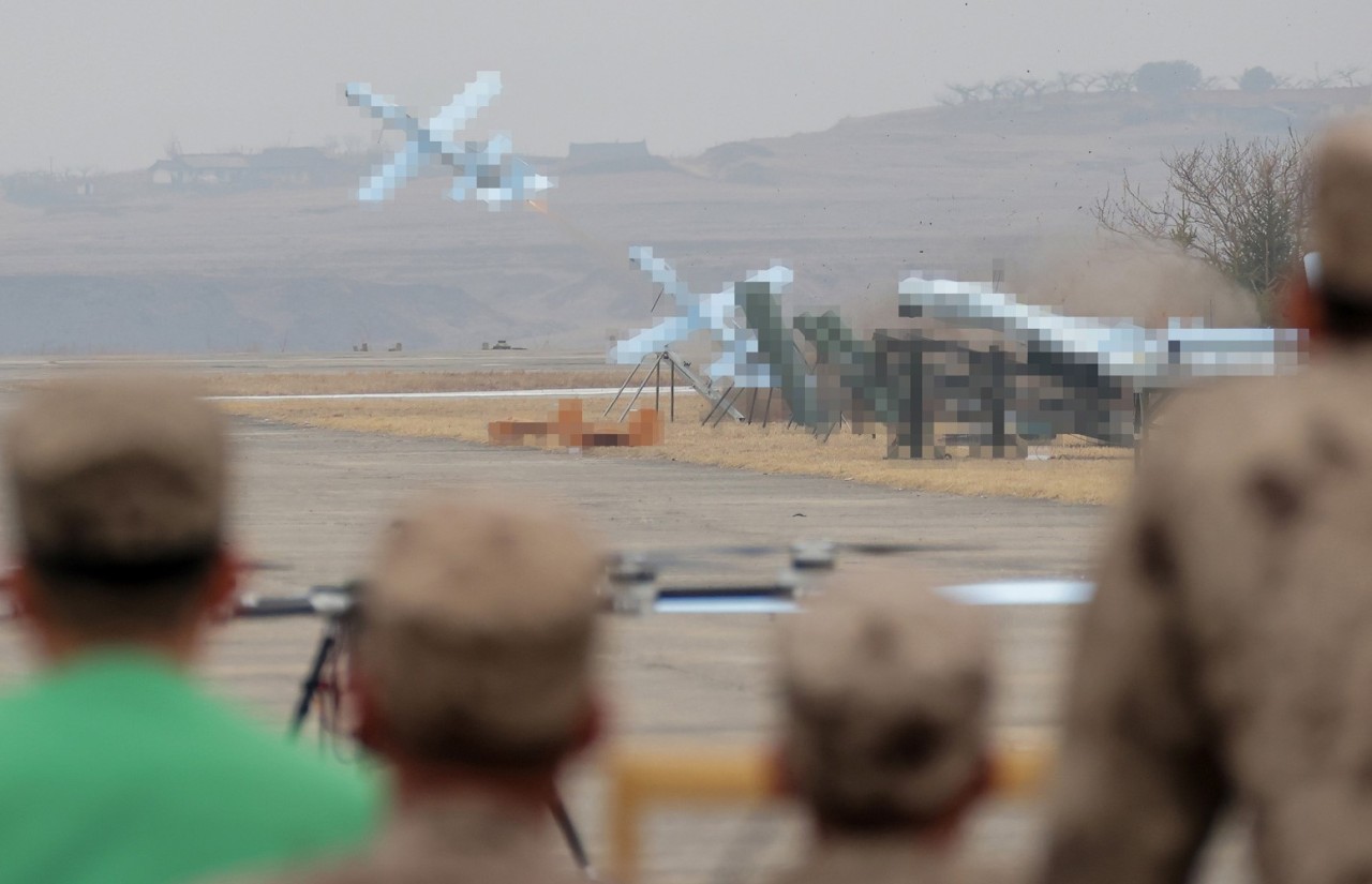 Foto - Kuzey Kore’den ne olduğu belli olmayan acayip bir uçak! Kim Jong-Un dünyaya tanıttı