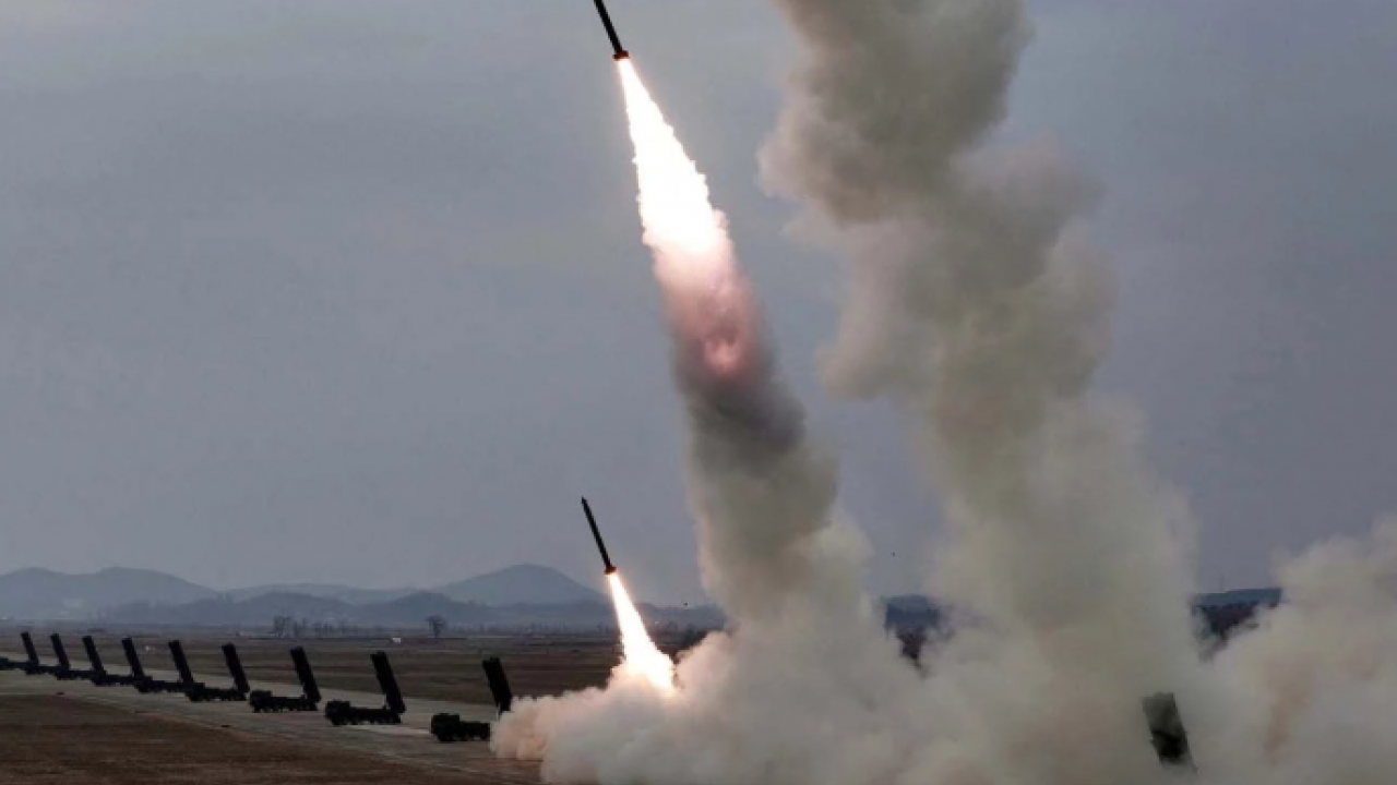 Kuzey Kore’den yeni füze gösterisi