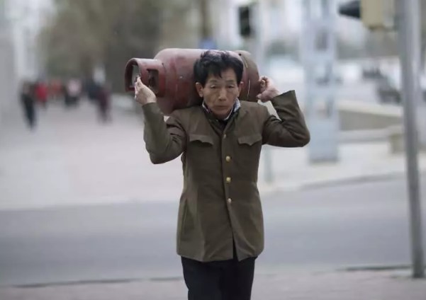 Kuzey Kore'nin gizli yaşamı ifşa oldu! İşte dışarı sızan fotoğraflar