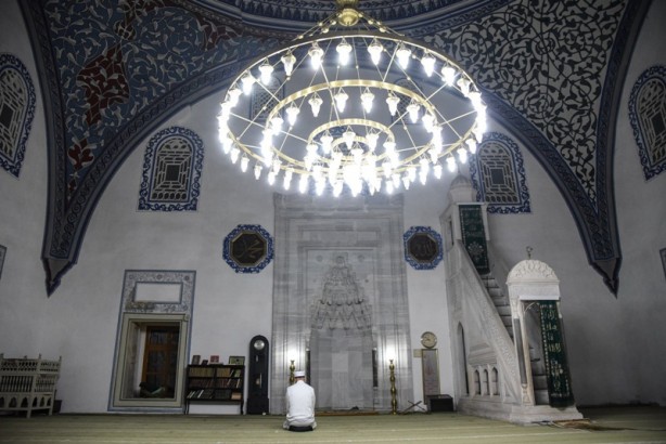 Foto - Kuzey Makedonya'da imamlar ilk teravih namazını boş camilerde kıldı