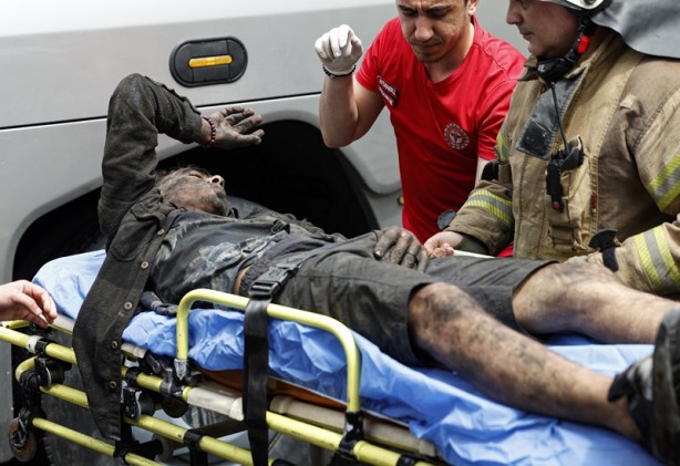 Kuzey Makedonya'ya giden otobüsün altında saklanıyordu! Sıkıştığı yerden itfaiye kurtardı