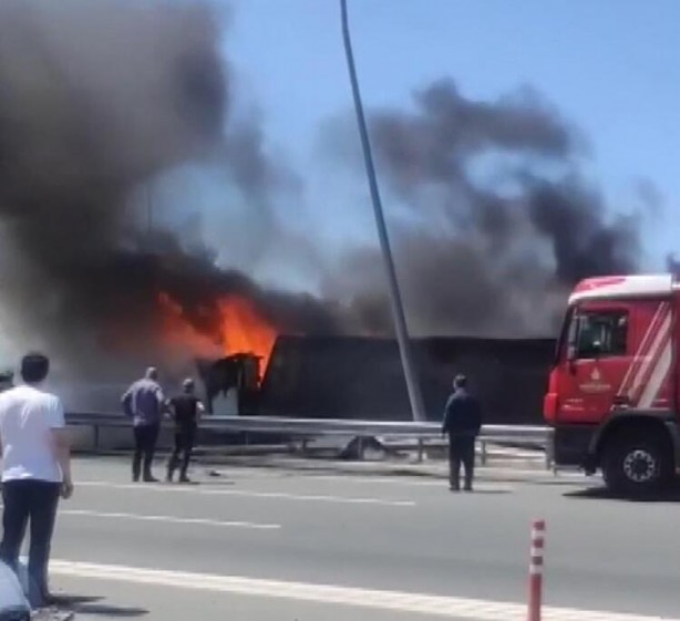 Foto - Kuzey Marmara Otoyolu'nda feci kaza! Acı haber geldi