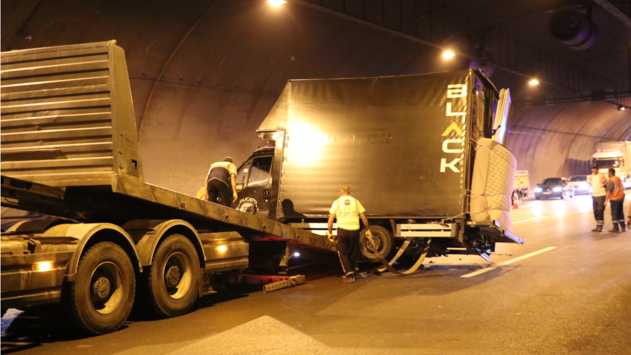 Foto - Kuzey Marmara Otoyolu'nda kaza! Ankara istikametinde trafik kilitlendi
