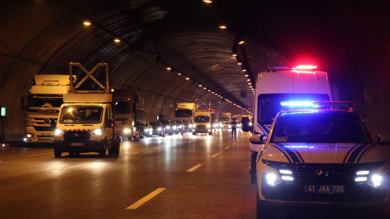 Foto - Kuzey Marmara Otoyolu'nda kaza! Ankara istikametinde trafik kilitlendi