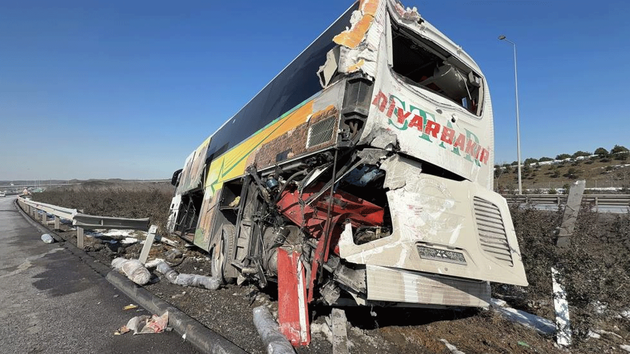 Foto - Kuzey Marmara Otoyolu’nda kaza! Yolcu otobüsüne tır çarptı