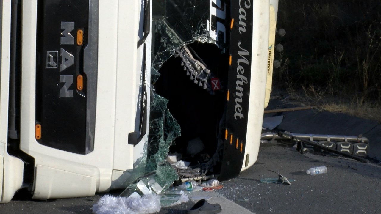Foto - Kuzey Marmara Otoyolu'nda tır devrildi