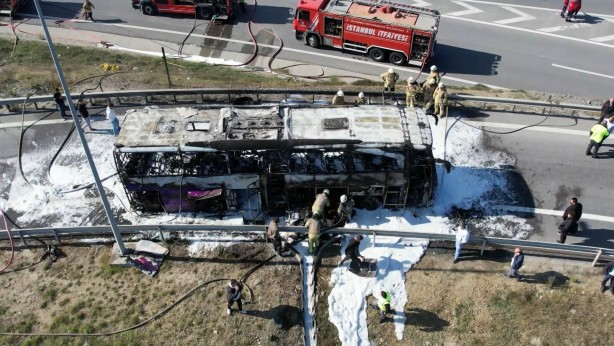 Foto - Kuzey Marmara Otoyolu’nda yolcu otobüsü alev topuna döndü