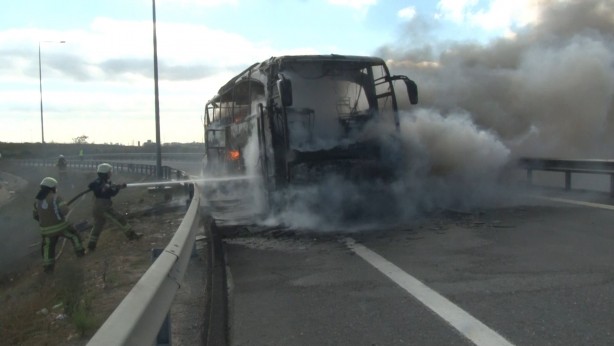Foto - Kuzey Marmara Otoyolu’nda yolcu otobüsü alev topuna döndü
