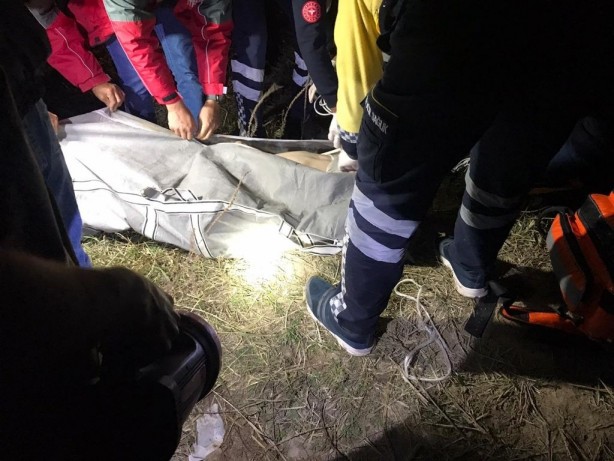 Kuzusunu kurtarmak için gölete giren çocuktan acı haber!