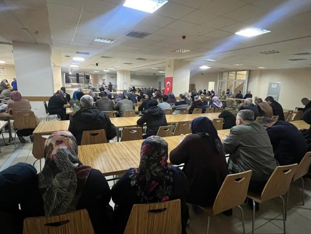 Foto - KYK yurtlarına yerleşen depremzedeler kaybettikleri yakınları için dua etti