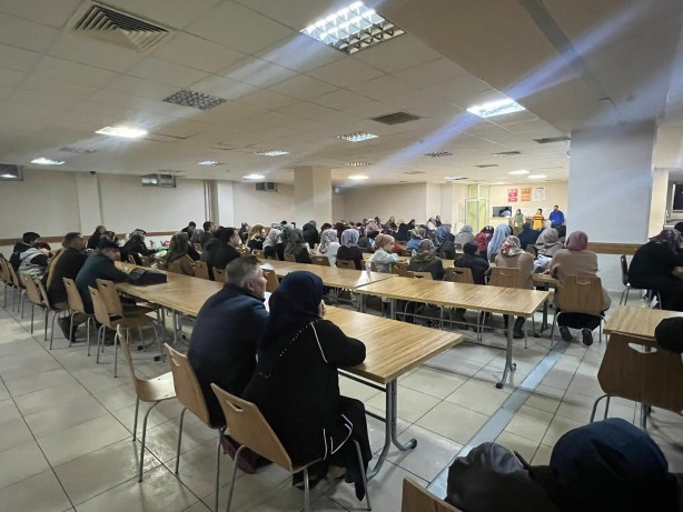 Foto - KYK yurtlarına yerleşen depremzedeler kaybettikleri yakınları için dua etti