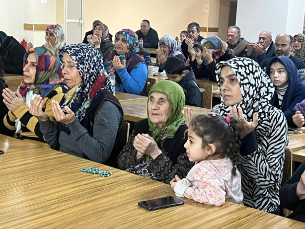 Foto - KYK yurtlarına yerleşen depremzedeler kaybettikleri yakınları için dua etti