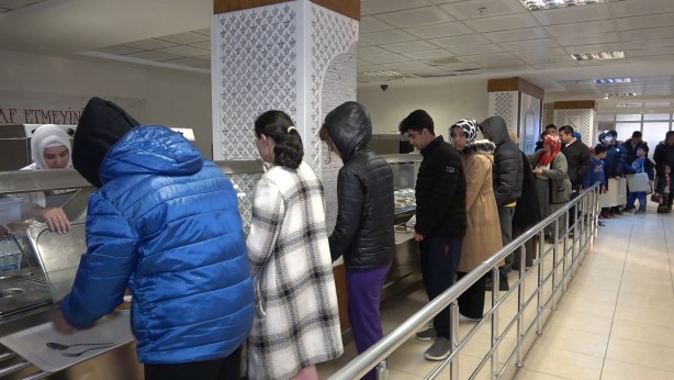 KYK yurtlarında misafir edilen depremzedeler yaşadıklarını anlattı