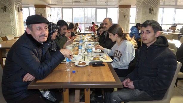 Foto - KYK yurtlarında misafir edilen depremzedeler yaşadıklarını anlattı