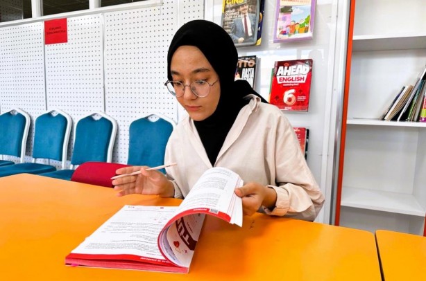 Foto - Laikçiler iktidar olsa okuma hakkı bile yoktu! Minik Melike'yi deprem ile durduramadı