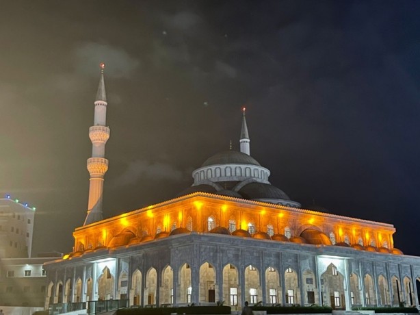 Lambaları dahi Türkiye'den götürüldü! Türk mimarlar tasarladı