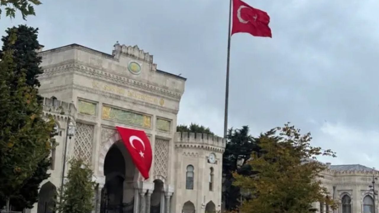 Foto - Lamin Yamalı'n annesinin İstanbul hayranlığı! 400 yıllık camiyi ziyaret etti!