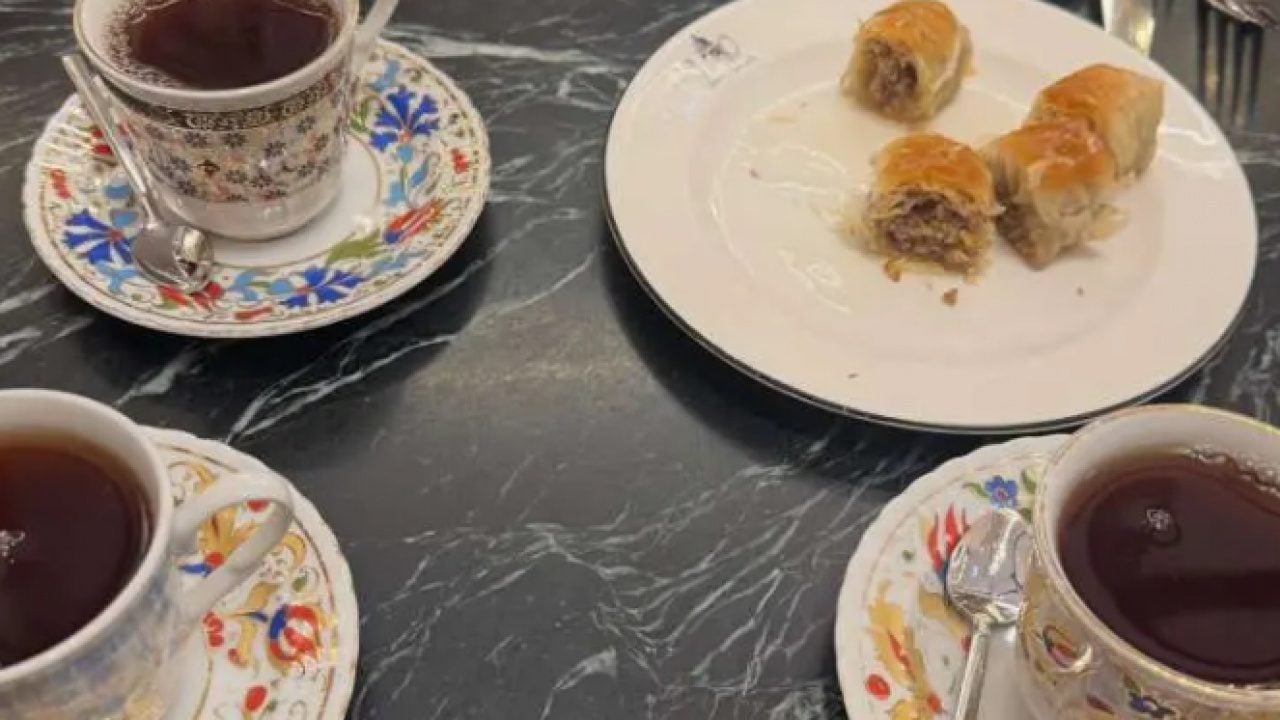 Foto - Lamin Yamalı'n annesinin İstanbul hayranlığı! 400 yıllık camiyi ziyaret etti!