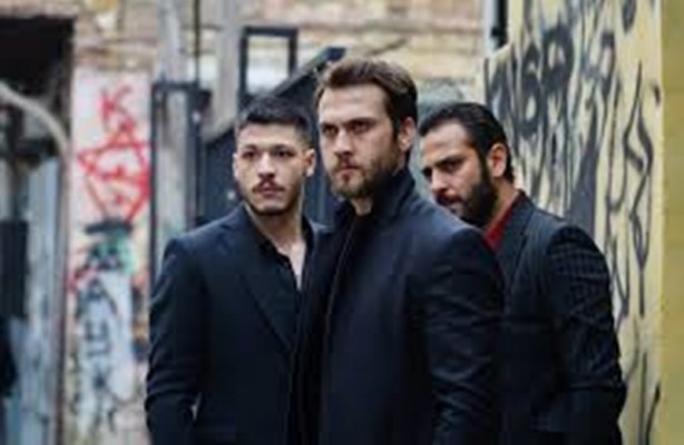 Foto - Lanet dizinin rezil oyuncuları! Çukur oyuncusu hakkında yakalama kararı