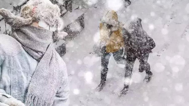 Lapa lapa kar İstanbul'un yanı başında erken başladı! Yoğun kar yağışı için gece yarısı işaret edildi