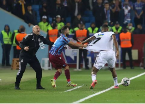 Foto - Larin 10 dakika sonra atıldı