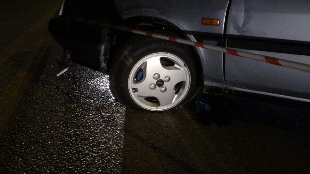 Foto - Lastiği patlayan otomobil karşı şeride geçti: 3 yaralı