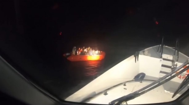 Foto - Lastik botlar içinde 77 kaçak göçmen yakalandı