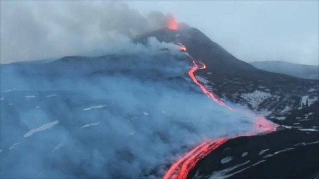 Foto - Lav akışı başladı! Avrupa ülkesinde büyük panik