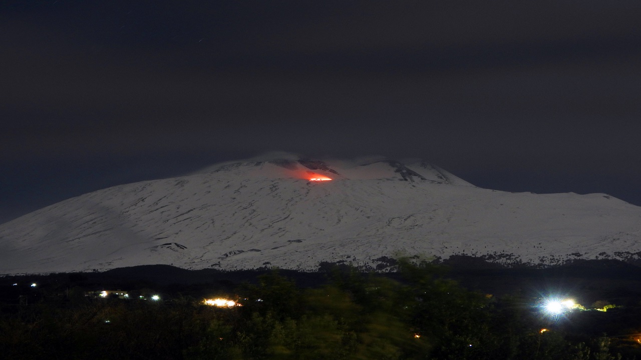 Foto - Lav akışı başladı! Avrupa ülkesinde büyük panik
