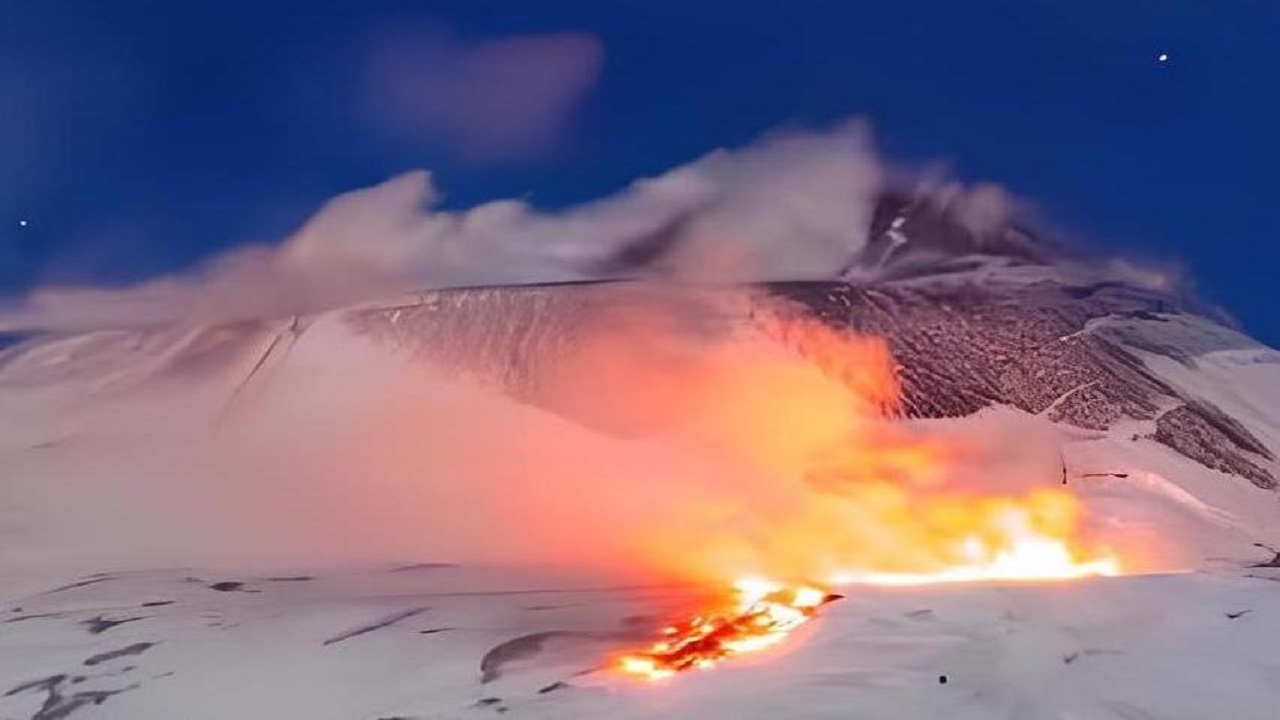Foto - Lav akışı başladı! Avrupa ülkesinde büyük panik