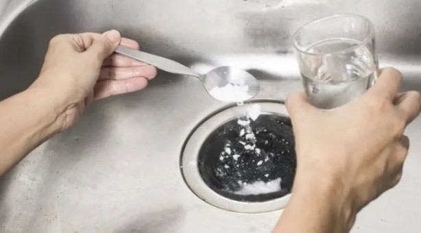 Foto - Lavabonuz suyu yavaş çekiyor ve çok pis kokuyorsa bunu yapın