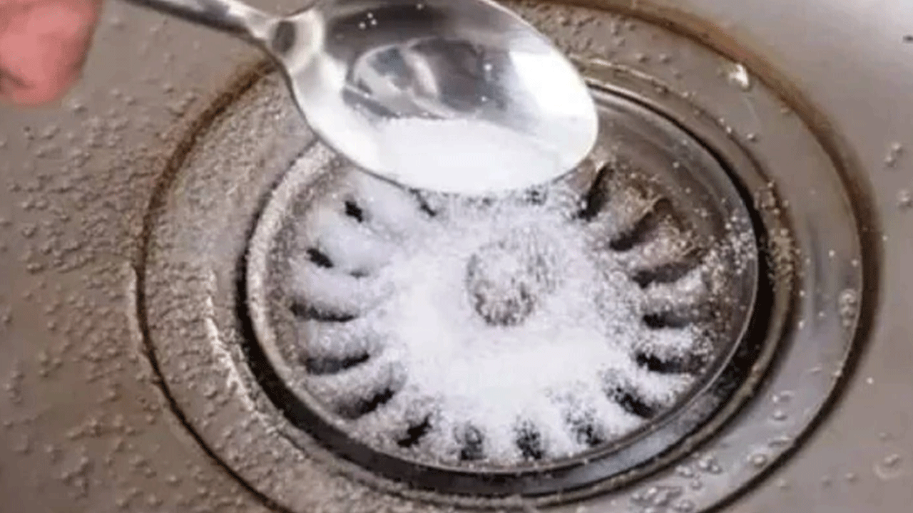 Foto - Lavaboya tuz dökünce bakın ne oluyor: Bir avuç yetiyor!