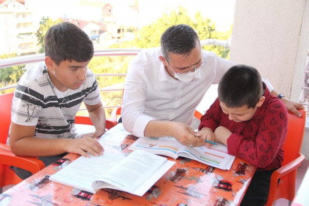 Foto - Leblebi gibi yiyor! 9 yaşındaki çocuğun inanılmaz alışkanlığı