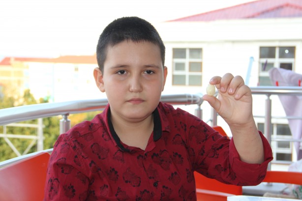 Foto - Leblebi gibi yiyor! 9 yaşındaki çocuğun inanılmaz alışkanlığı