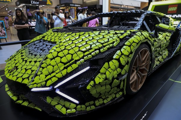 LEGO'nun gerçek boyutlu Lamborghini modeli İstanbul'da